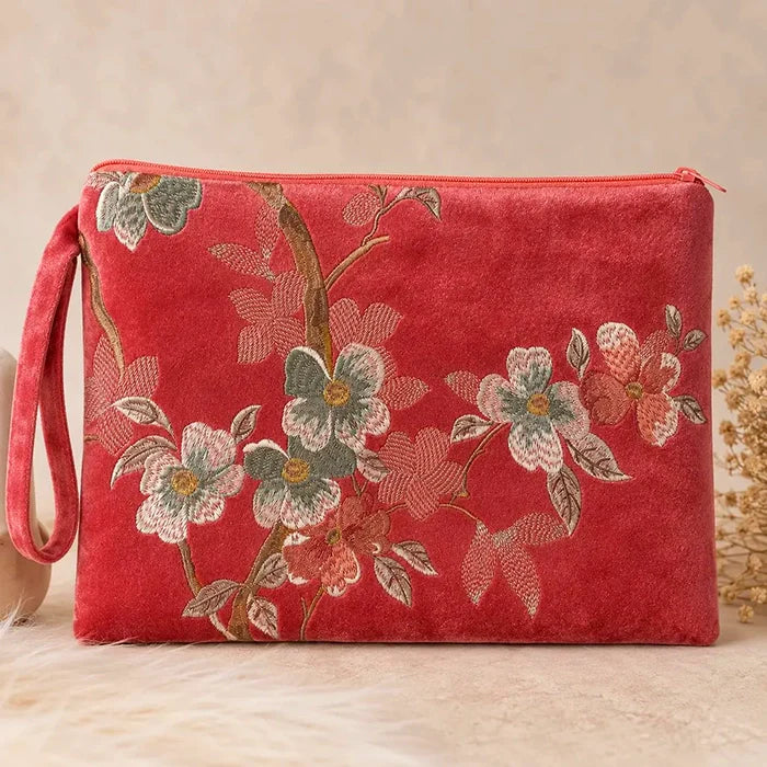 The Soft Floral Clutch That Carries Your Mahjong Day