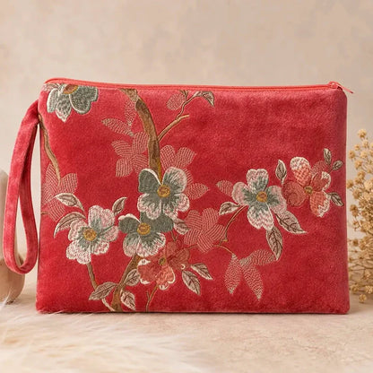 The Soft Floral Clutch That Carries Your Mahjong Day