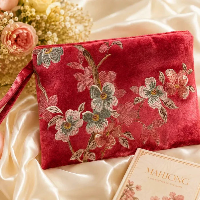 The Soft Floral Clutch That Carries Your Mahjong Day