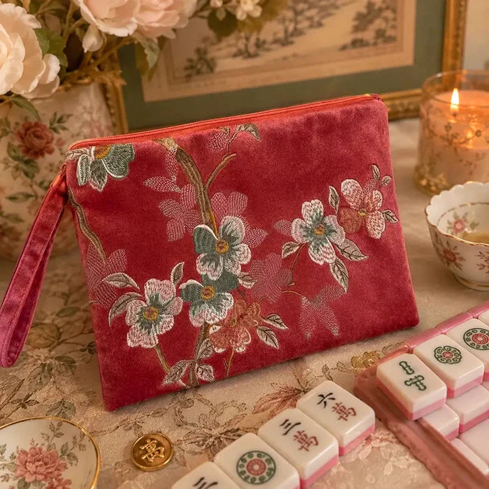 The Soft Floral Clutch That Carries Your Mahjong Day