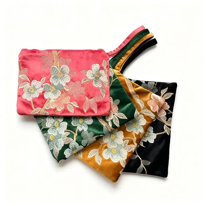 The Soft Floral Clutch That Carries Your Mahjong Day